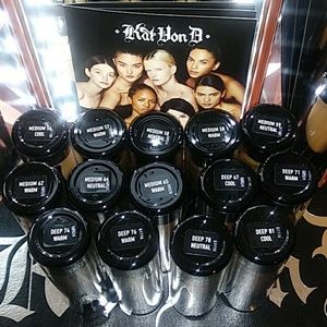 Kat Von D Lock-it foundation
